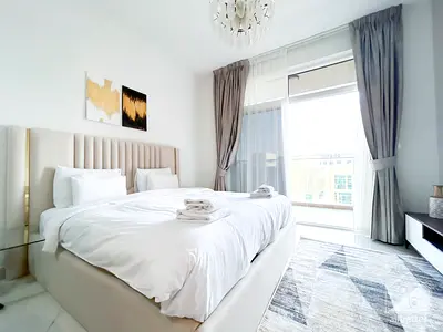 Studio with Balcony l All Bills Inc l Free Wifi - Parking - Cleaning l No Commission