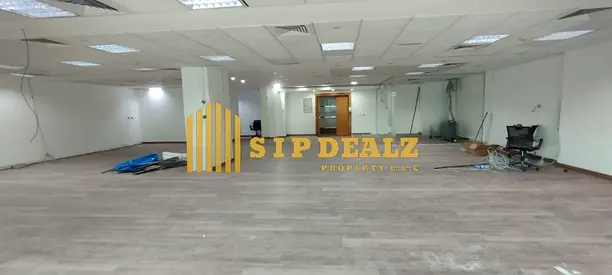 مكتب مفتوح مجهز بالكامل بالقرب من معرض نيسان في ميناء سعيد ديرة