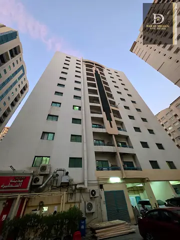 للبيع في الشارقه منطقه القاسميه الند بنايه تجاري سكني مساحه ١٠ الف قدم زاويه شارعين