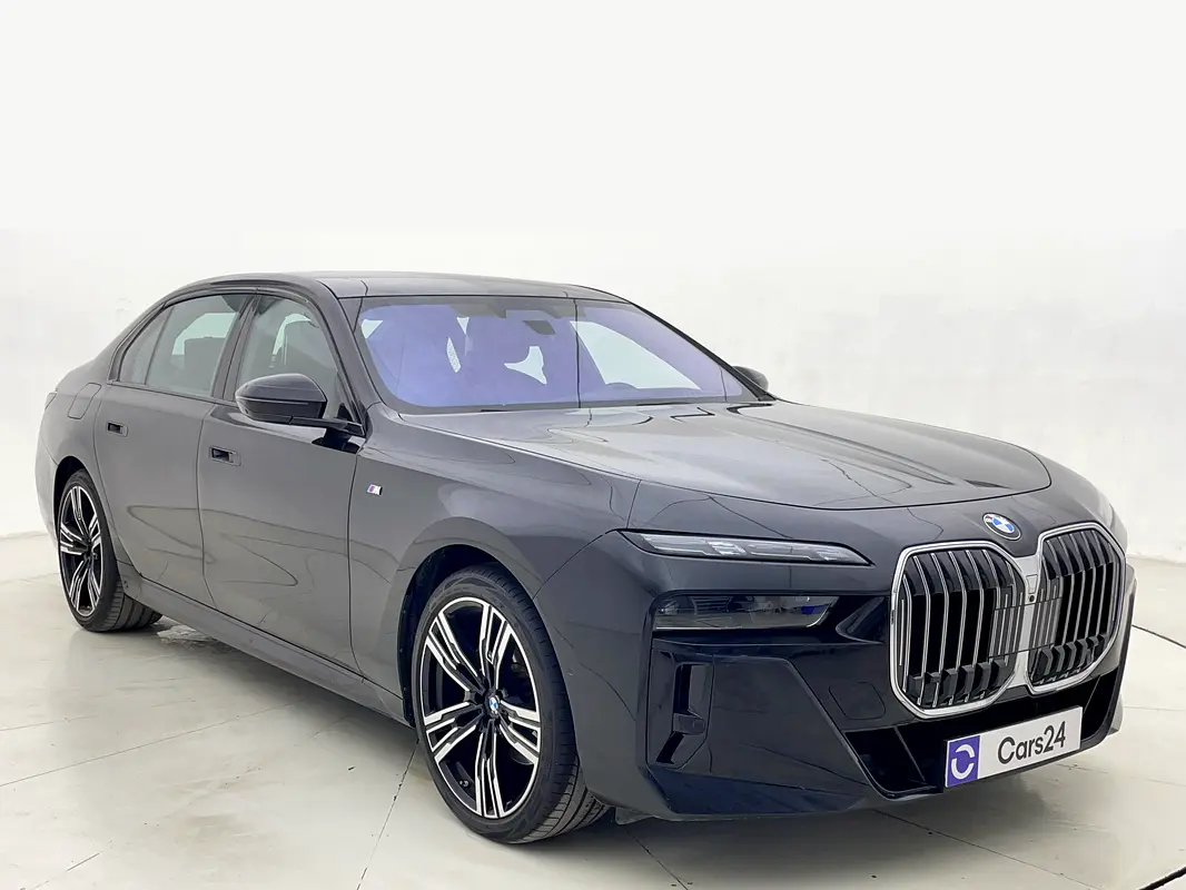 BMW 7-Series 2024 — photo 1 of 13