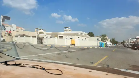 للإيجار بيت زاوية بمنطقة الفلج ضاحية الرقة