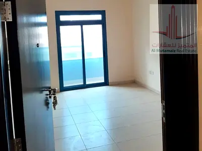 للبيع بناية مميزة في منطقة الروضة 3 موقع استرتيجى