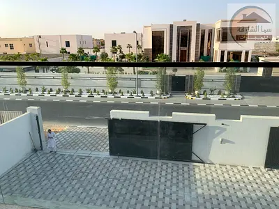 في موقع مميز بجوار جامعه الشارقه ومشاريع نسمه ومسار والجادة ومويلح و 20 دقيقه من دبي فيلا تملك عرب بمنطقه حوشي قريبه للشارع الرئيسي