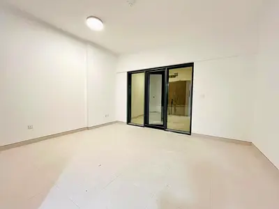 SPACIOUS studio apartment BUILT IN WADROBS WITH 1 BATHROOM GYM POOL PARKING FREE ON PRIME LOCATION CONTACT US NOW