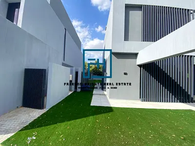 5 bedrooms villa with pool available for rent.