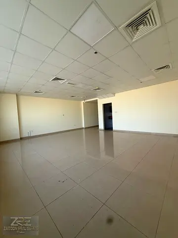 956 sqft)READY TO MOVE Office SIT TOWER RENT:95K