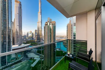 شقة فاخرة مطلة على برج خليفة - 5 دقائق سيراً على الأقدام إلى دبي مول - تم تجديدها حديثاً - 10 أشخاص - بالقرب من دار الأوبرا في دبي