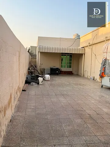 للبيع فى الشارقه    فيلا فى منطقه الغافيه   مساحه الفيلا : 8035 قدم   موقع مميز جدا   قريبه جدا من المدرسه   قريبه من حديقه الغافيه