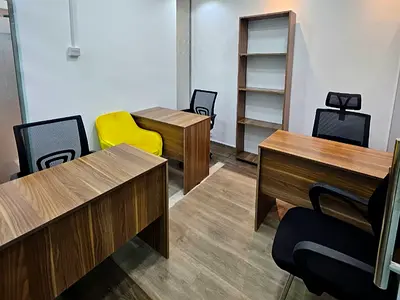 مكتب فاخر | دفعات مرنة | مفروش بالكامل | جاهز للاستخدام