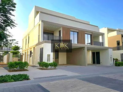 4 BR VILLA UPGRADED CORNER | NEAR POOL | CLOSE KITCHEN