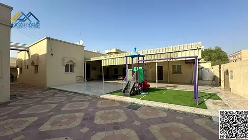 بحاله ممتازه ومقسوم لقسمين تملك حر