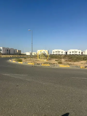 فرصة سكنية ممتازة ارض زاوية علي شارعين 18 متر بالقرب من المسجد