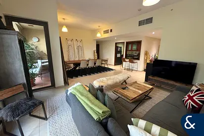 3 Bedroom | Arch Windows | Vacant