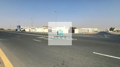 3 معارض + 7 حوط في مدينة الإمارات الصناعية (الحنو) – بلوك 7 موقع متميز على 3 شوارع حيوية