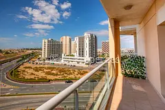2 Bedroom With 2 Parking ,Liwan Queue Point