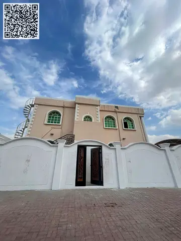 فيلا بـ5 غرف نوم للإيجار في المويهات 1 | 2 مطابخ، صالة، غرفة خادمة | بوابات منفصلة لعائلتين | 130 ألف