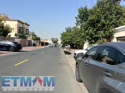 06 B/R BIG PLOT INDEPENDENT STUNNING LOCATION VILLA