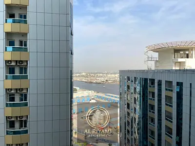 شقة فاخرة بإطلالة مباشرة على خور عجمان