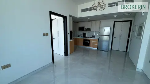 LOW PRICE | Spacious Bright Unit + Prime Location