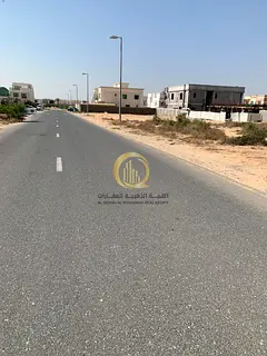 Residential land for sale in a prime location in Al-Hawshi, measuring 10,000 square feet