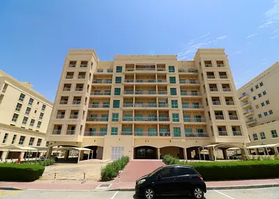 شقة كبيرة مكونة من غرفتي نوم للبيع