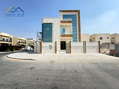 Corner of two streets * Large setback in front of the villa * Central air conditioning * Ground, fir