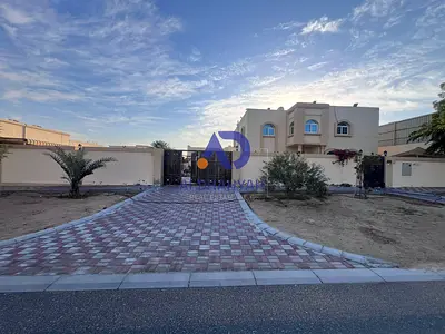 فيلا فاخرة للبيع في الشارقة منطقة موافجة
