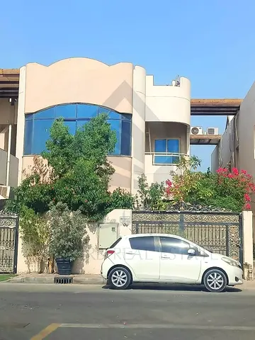 للايجار السكني المريح | فيلا 4 غرف نوم ماستر و مجلس كبير | بالقرب من الشاطئ و المسجد