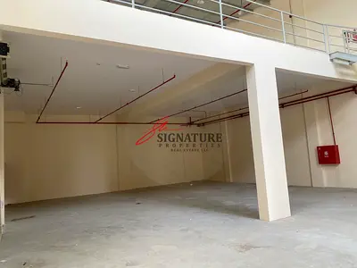 مستودع جديد تمامًا بمساحة 3861 قدمًا مربعًا مع طابق ميزانين للإيجار، كهرباء 3 مراحل 50 كيلو فولت أمبير في منطقة الجرف الصناعية 1، عجمان