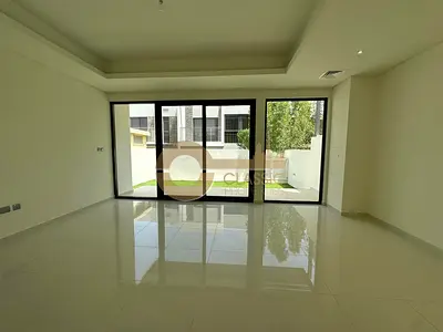 Elegant 3 Bed Corner Townhouse with Garden
