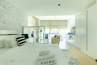White Haven Studio With Charming Cityscape Views| Free full cleaning service