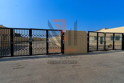 أرض صناعية مع سهولة وصول ممتازة