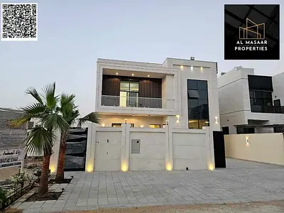 Luxury villa, land area 4100 feet, 5 master bedrooms with a large garden, excellent location behind Al Watan University, freehold for all nationalitie