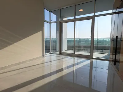 Spacious 2BR | Middle Unit | Multiple Optios