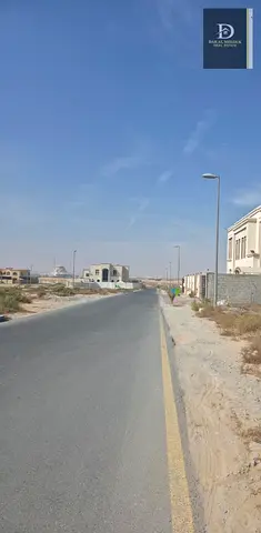 للبيع في الشارقه منطقه     الرقيبه ارض سكني مساحه     10800 قدم     تصريح البناء فيلا سكني     ارضي واول     تملك حر جميع الجنسيات العربيه     موقع مم