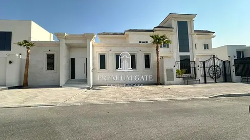 Modern design 5BR | prime Location | Majlis | Maids | Driver