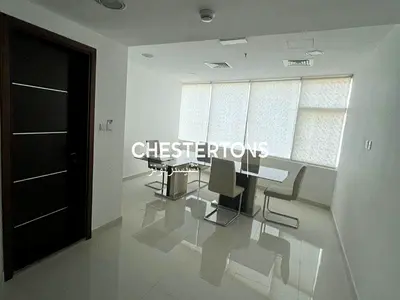 NO AGENT | 2 Parking Spaces | Versatile Layout