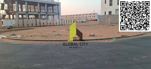 قطعة أرض تاون هاوس زاوية للبيع في مشروع مروج، هيليو 2، مساحتها 221 متر مربع (2379 قدم مربع)، تقع على زاوية وتطل على الحديقة، بالقرب من مقر قيادة شرطة