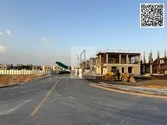 Corner plot of land for sale, including fees, in a prime location with services available. Freehold