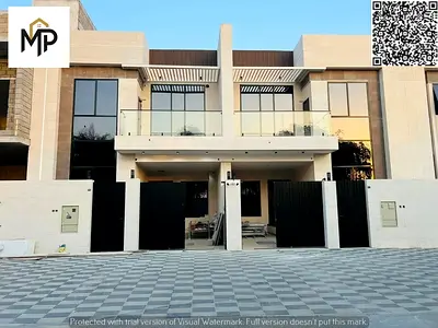 منزل فاخر بتصميم عصري، وتشطيبات فاخرة، وحديقة، وكل ذلك بسعر يشمل رسوم التسجيل. ملكية استثنائية.