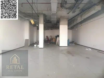 Shop for rent on the main street, large area, suitable for all activities.