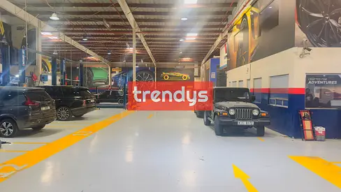 Fully Fitted  Independent warehouse with office for Rent in Al Quoz  for Car show room , Logistics  ,Building Materials