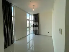 Spacious &amp; Elegant | Vacant | Closed Kitchen