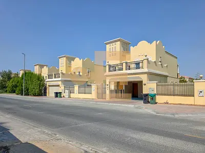 Upgraded | Big Garden | Independent Villa