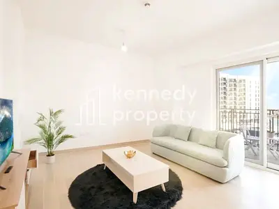 Bright Apartment | Canal Views | Spacious Unit