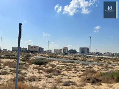 للبيع في الشارقه   منطقه تلال   قطعه ارض تجاري سكني مساحه ٤٩٦٤ قدم   موقع مميز جدا زاويه ٣ شوارع