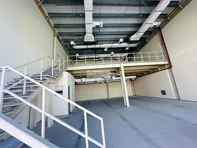 3 phase Electricity/1800 sqft Showroom For rent industrial area 18,Sharjah