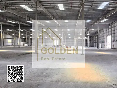 With a power supply of 35 kW per warehouse and expansive loading and unloading areas with two entrances for easy truck and equipment access, this is a