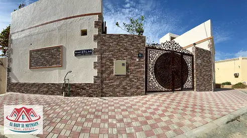 clean four-room corner house in Al-Ghafia