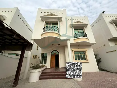 فيلا للإيجار السنوي منطقة الرفاعة علي شاطئ الحيره 4 غرف نوم وحوش واسع وغرفة خادمة
